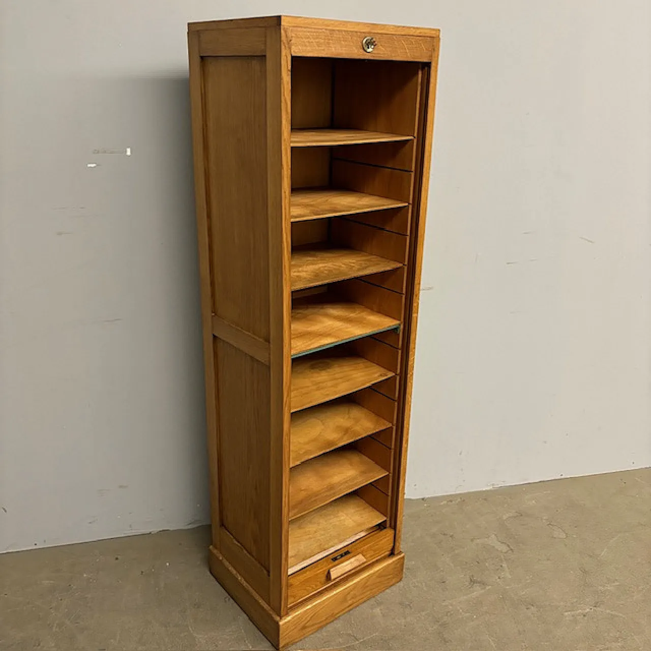 Serrandina filing cabinet in oak, 40s 11