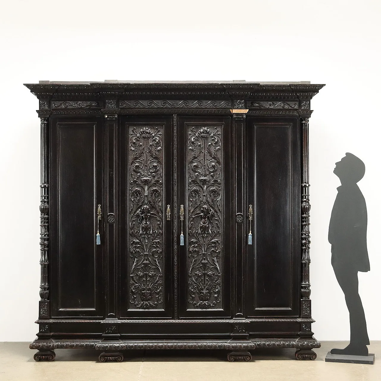 Wardrobe neo-renaissance style ebony painted wood, '900 2