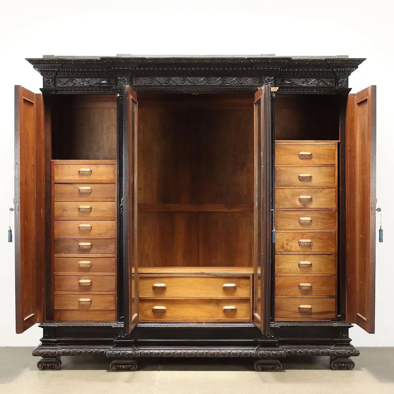 Wardrobe neo-renaissance style ebony painted wood, '900 3