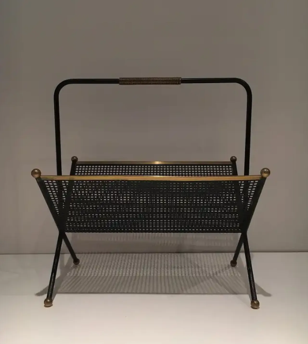 Magazine rack in lacquered perforated sheet metal and brass, 1950s 8