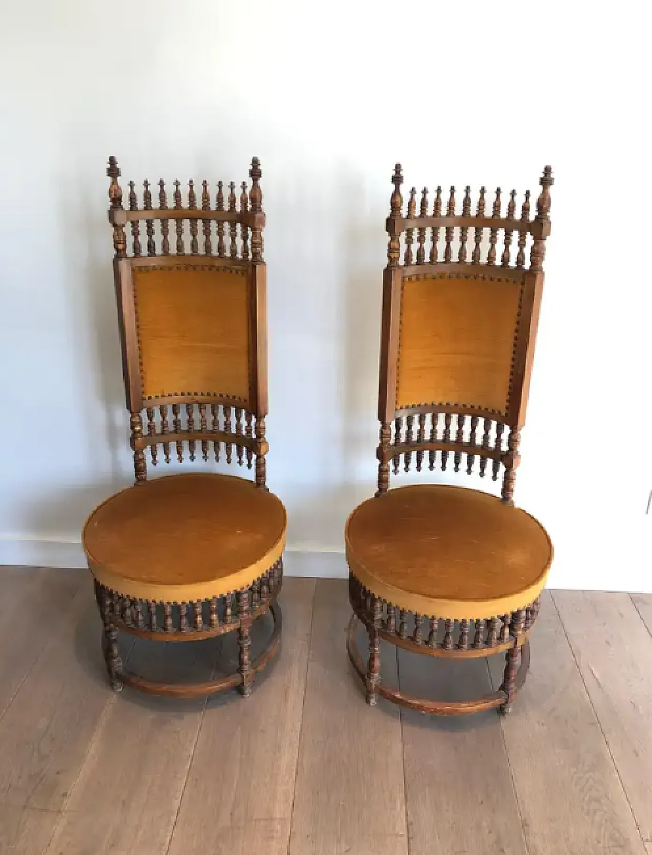 Pair of Art & Crafts chairs in wood and fabric, early 20th century 3