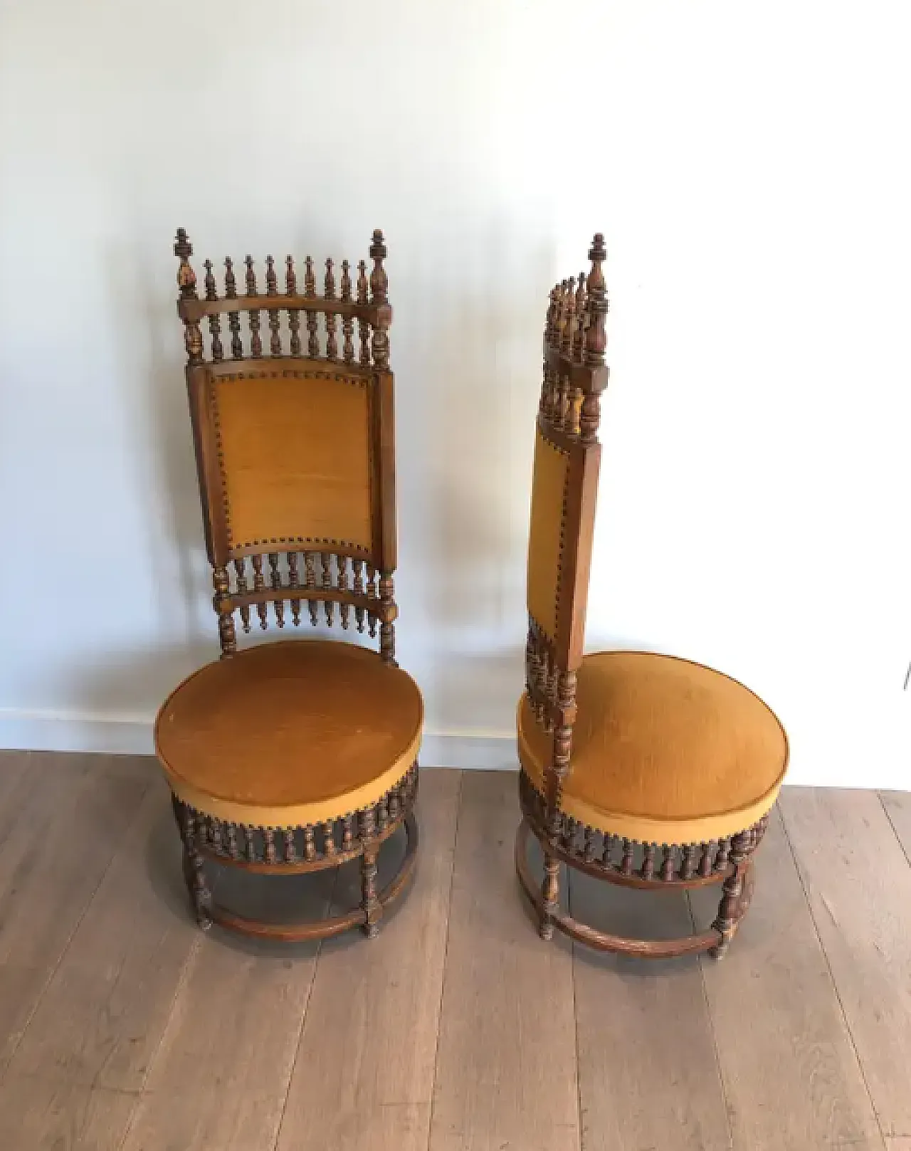 Pair of Art & Crafts chairs in wood and fabric, early 20th century 4