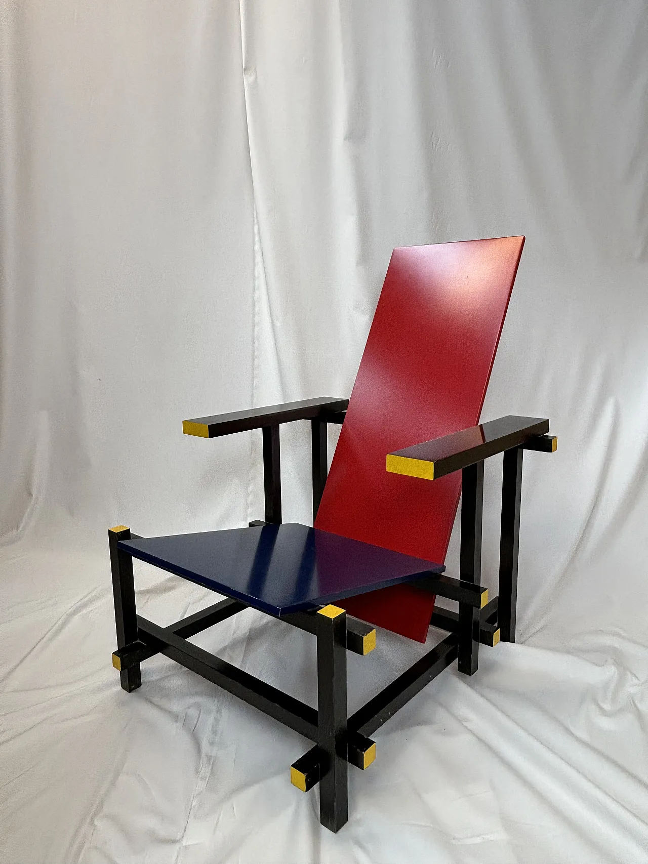 635 red and blue by Rietveld for Cassina, 70s 1