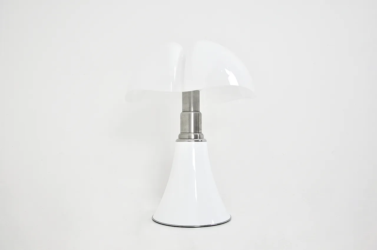 White Pipistrello Table Lamp by Gae Aulenti for Martinelli Luce 1