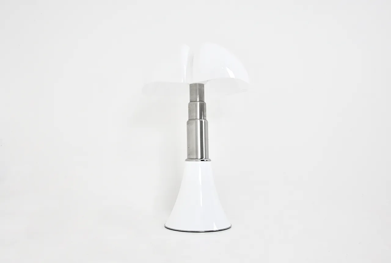 White Pipistrello Table Lamp by Gae Aulenti for Martinelli Luce 3