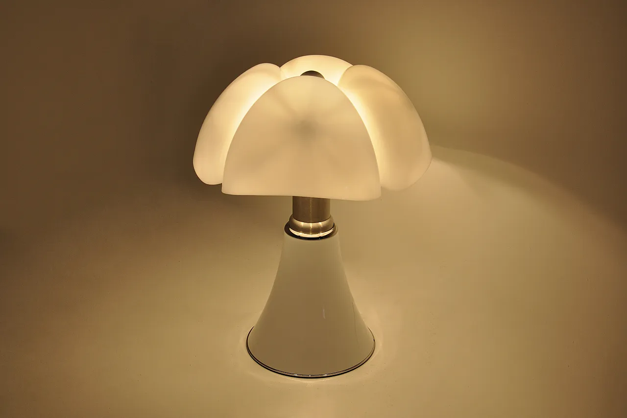 White Pipistrello Table Lamp by Gae Aulenti for Martinelli Luce 6