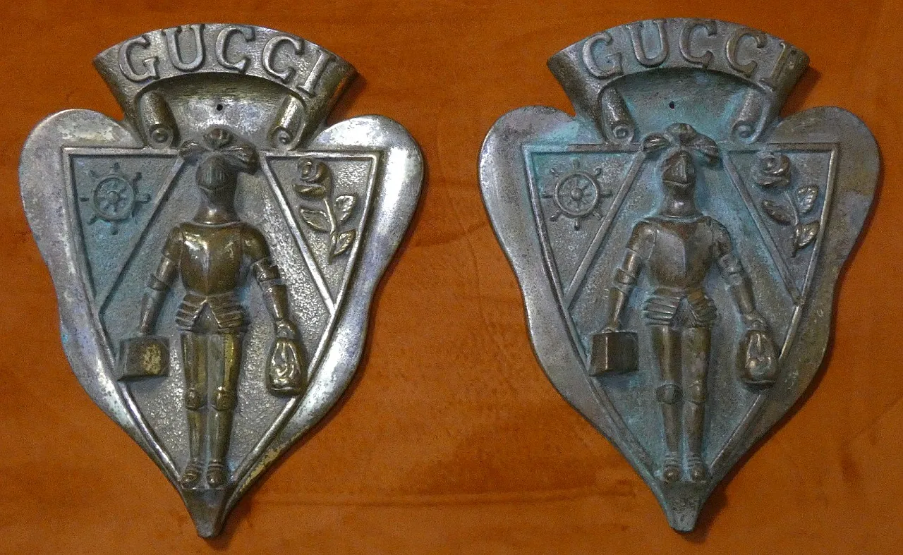 Guccio Gucci Stemma ad altorilievo in bronzo fuso, Italia, XX secolo 1