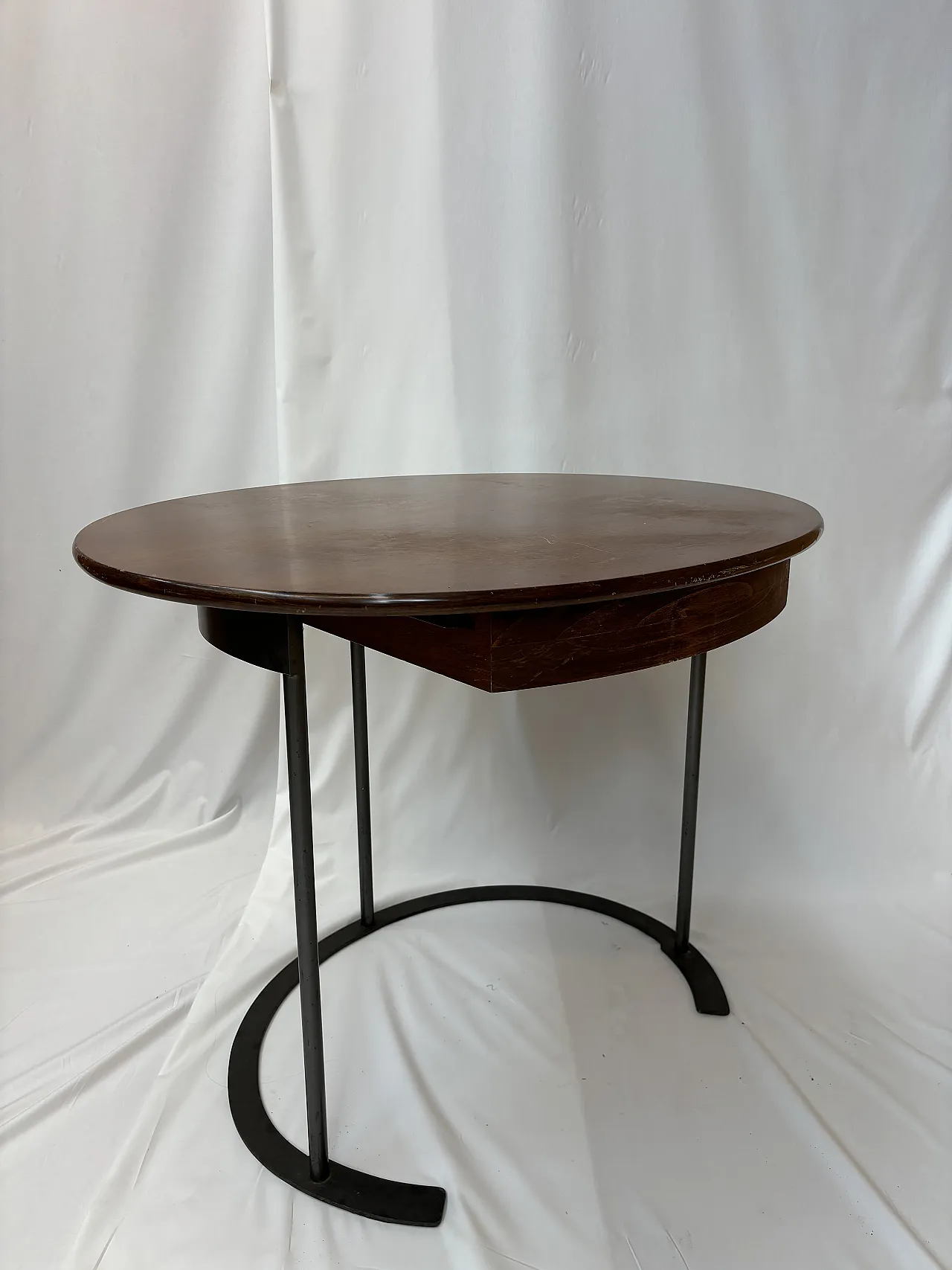 Pair of coffee tables with iron chairs, 80s 10