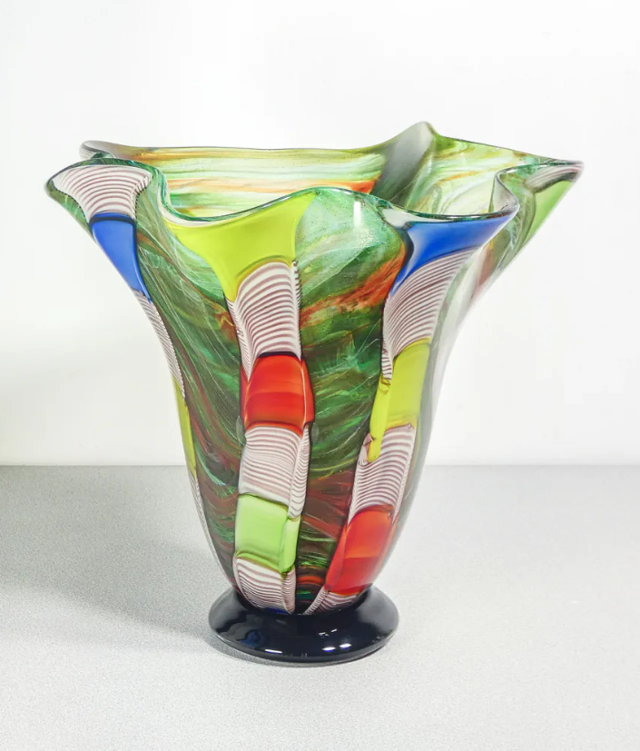 Polychrome blown glass cup from Murano, 1960s 2