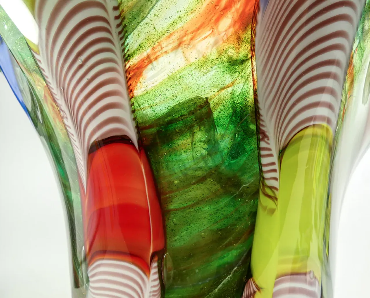 Polychrome blown glass cup from Murano, 1960s 3