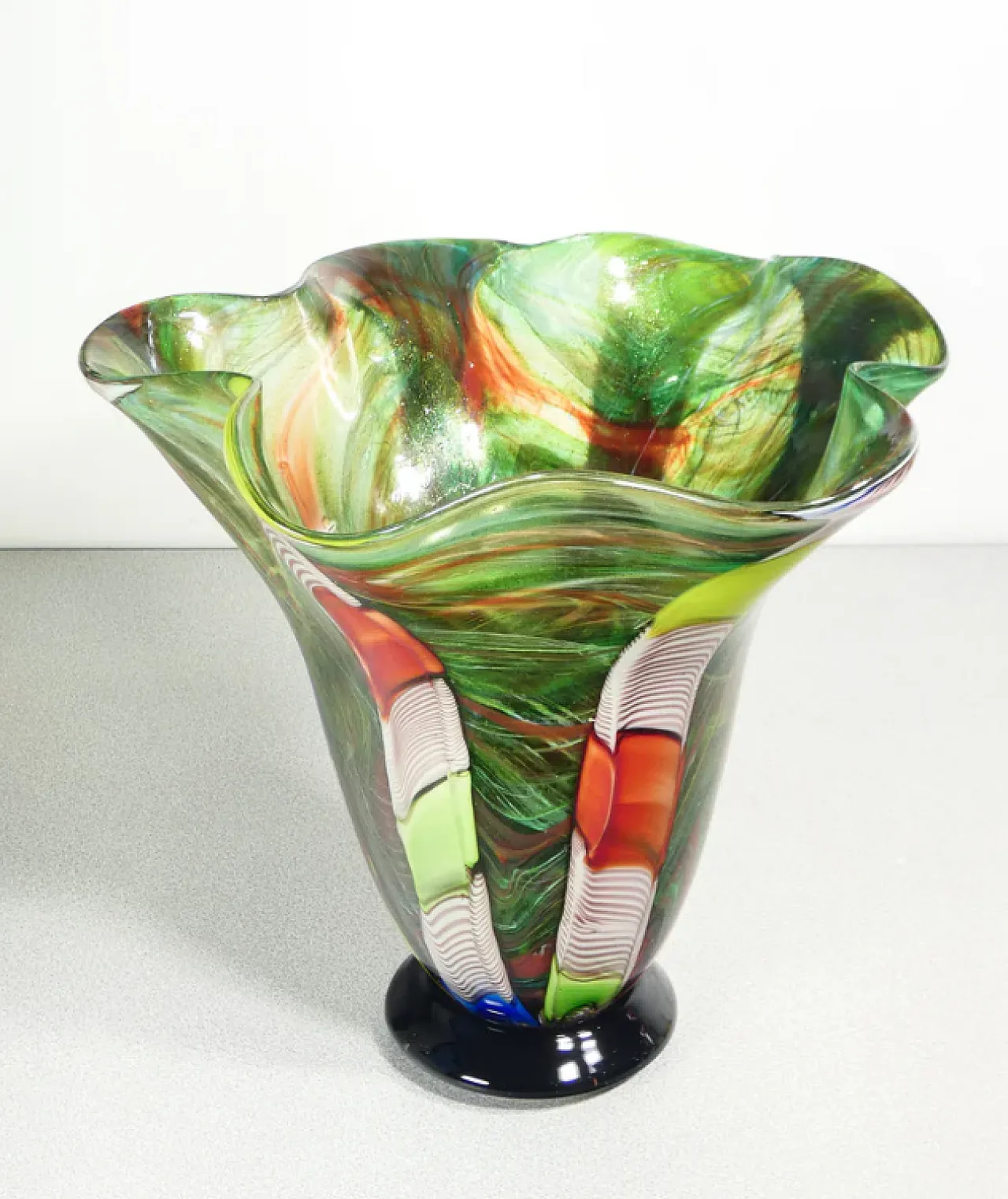 Polychrome blown glass cup from Murano, 1960s 5