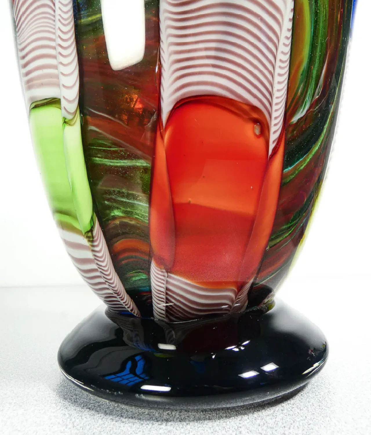 Polychrome blown glass cup from Murano, 1960s 9