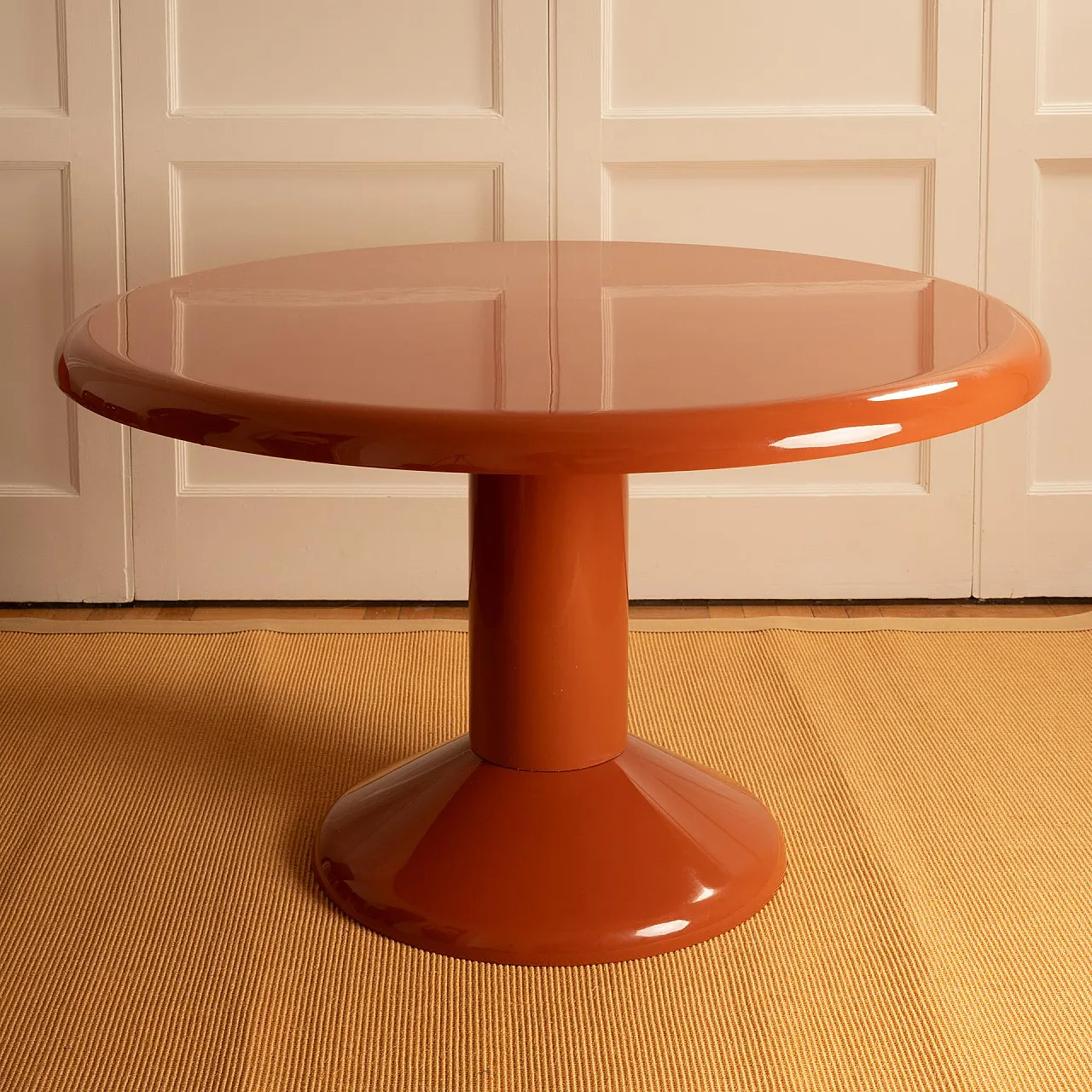 Round lacquered table by Vico Magistretti, 1970s 2