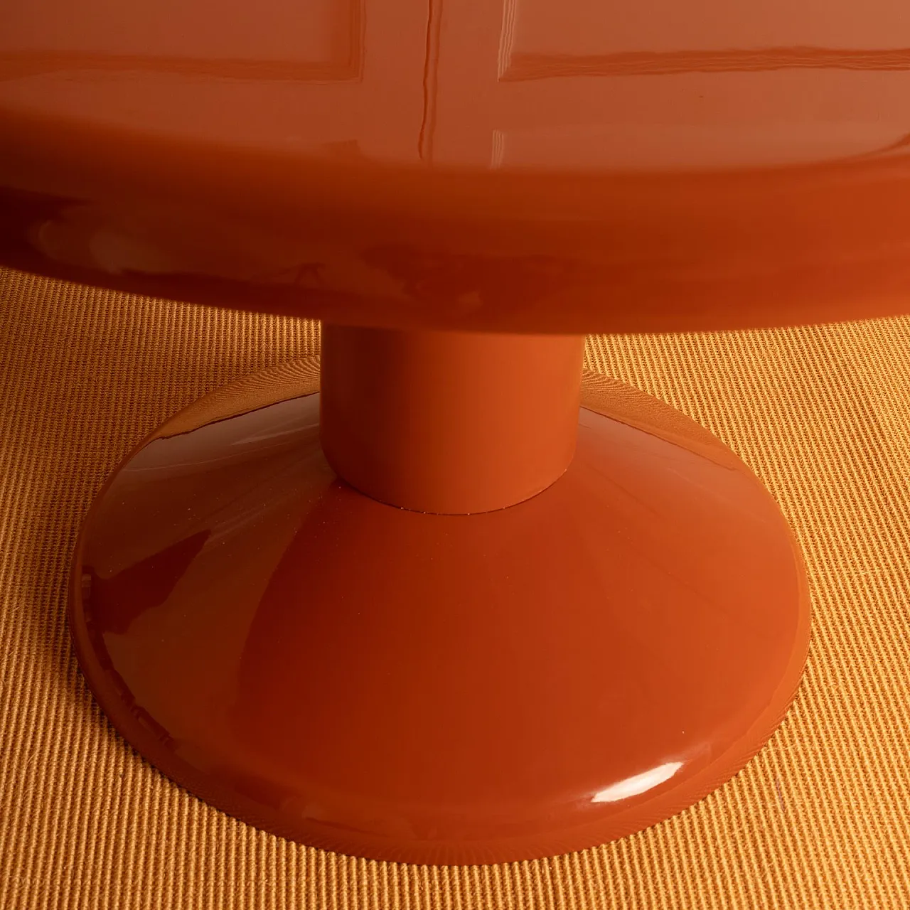 Round lacquered table by Vico Magistretti, 1970s 3