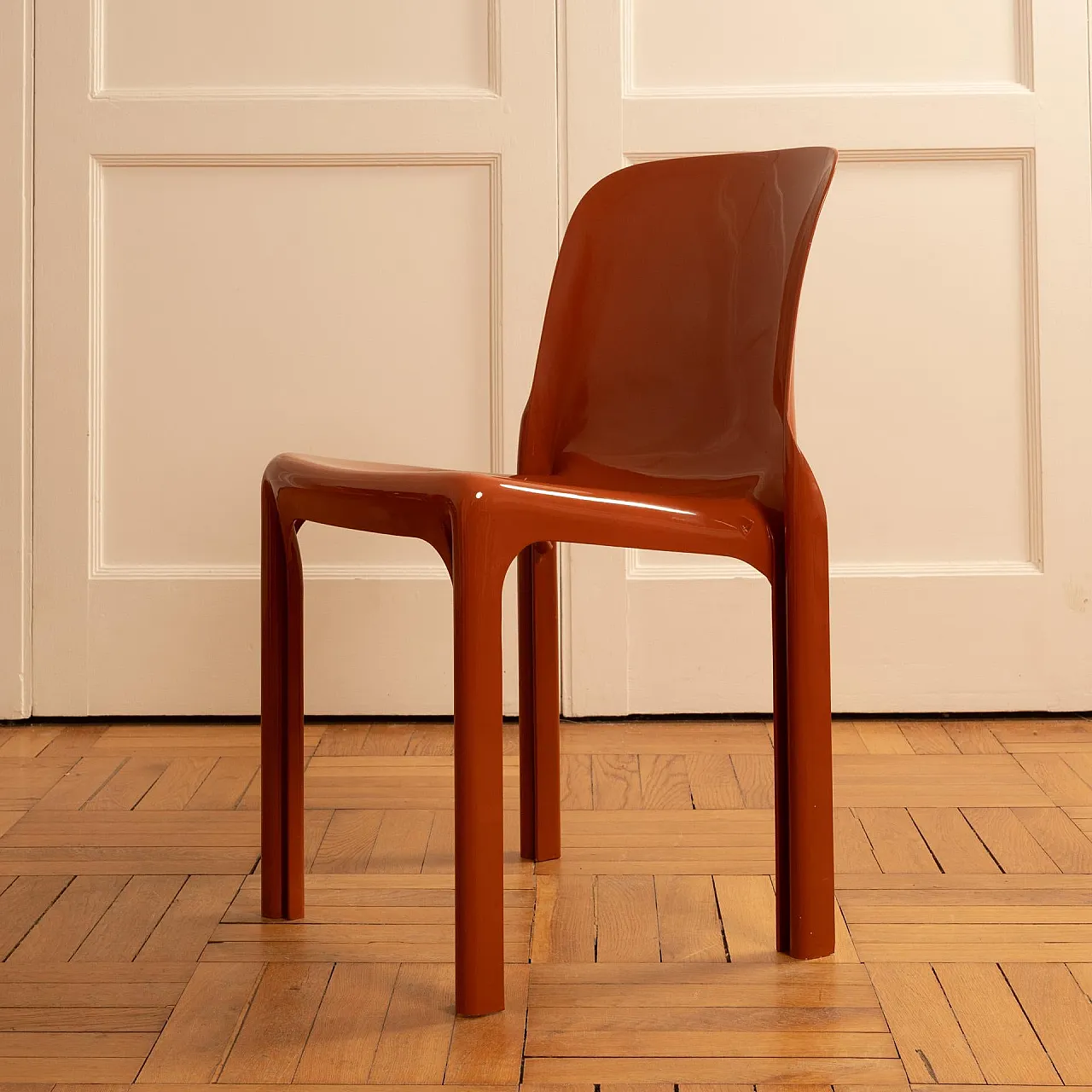 6 Ochre-coloured resin chairs by Vico Magistretti, 1970s 5