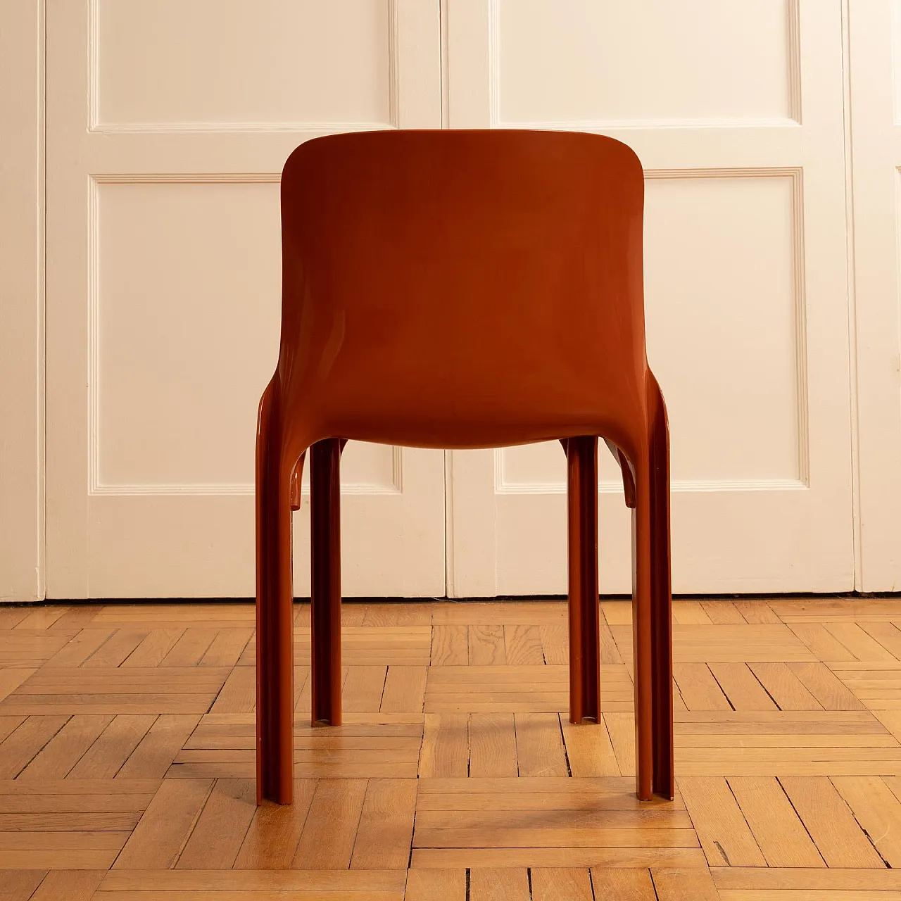 6 Ochre-coloured resin chairs by Vico Magistretti, 1970s 6