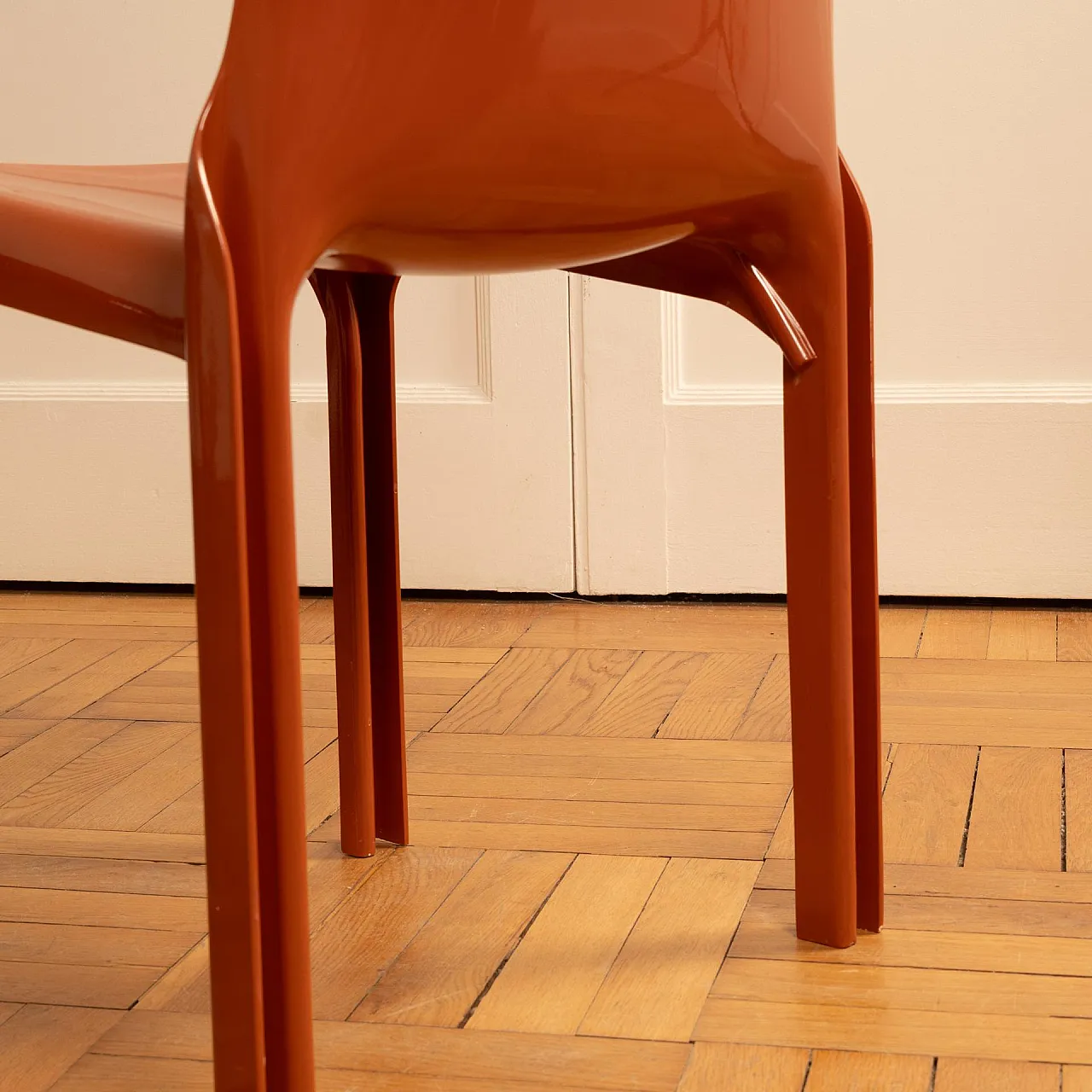 6 Ochre-coloured resin chairs by Vico Magistretti, 1970s 8