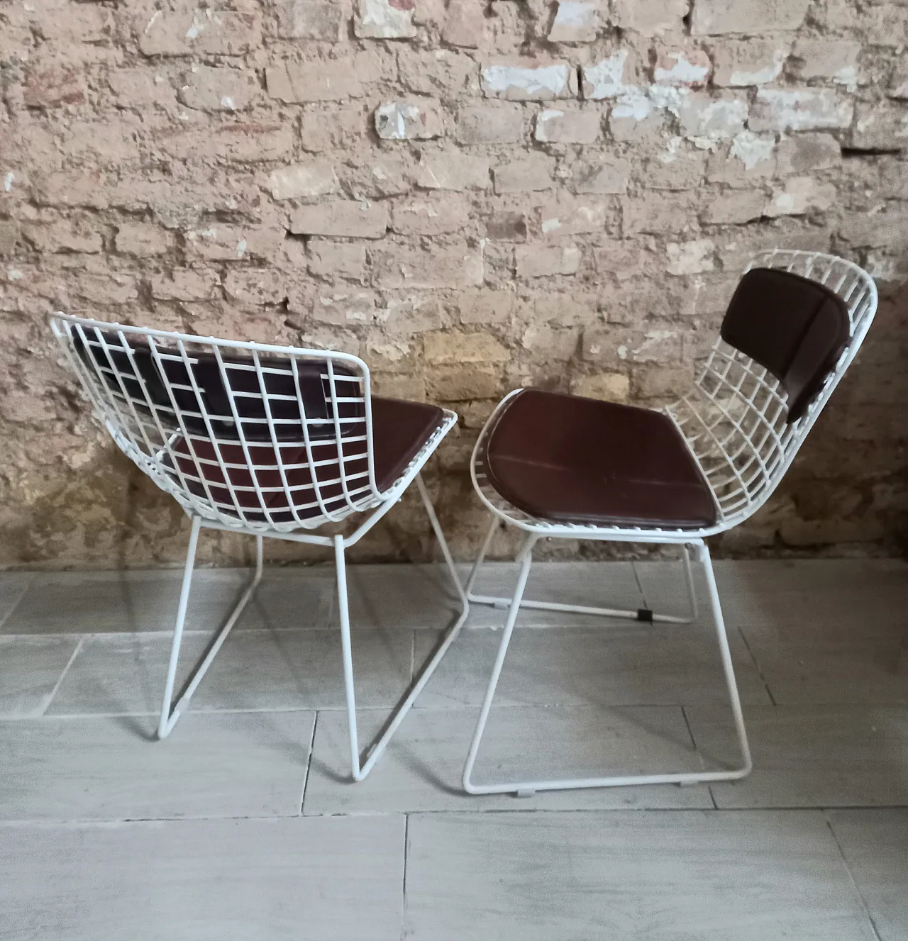 Pair of Bertoia Knoll chairs with leather cushion, 60s 3