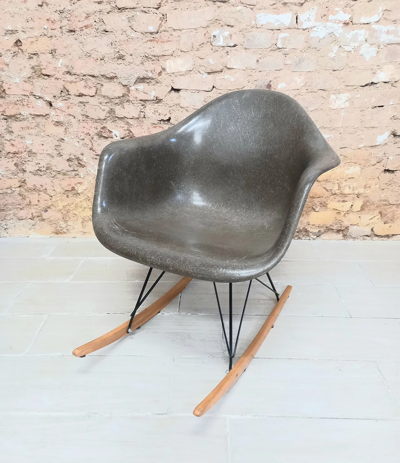 Charles Eames Vitra rocking chair 1