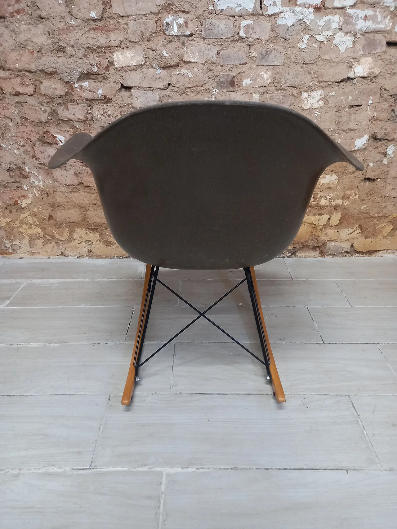 Charles Eames Vitra rocking chair 5