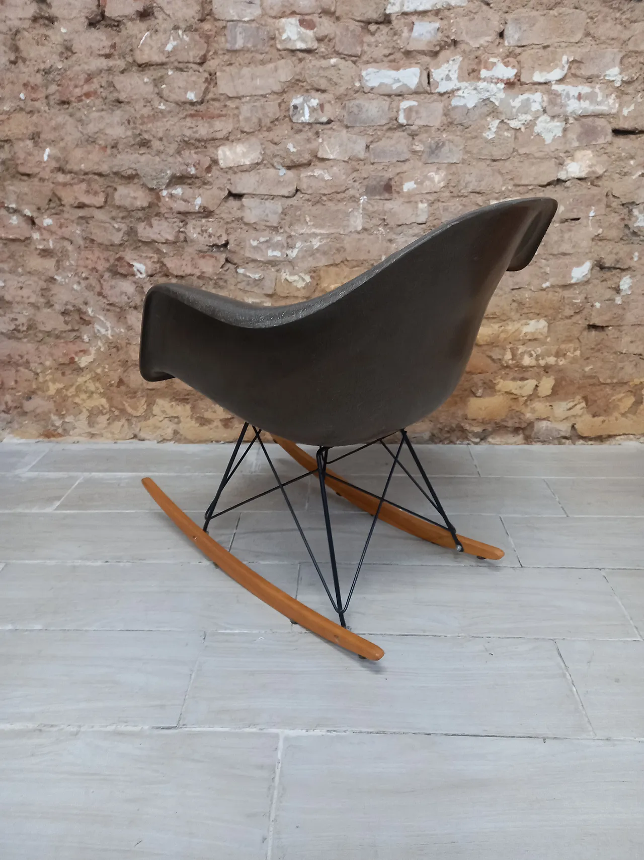 Charles Eames Vitra rocking chair 6