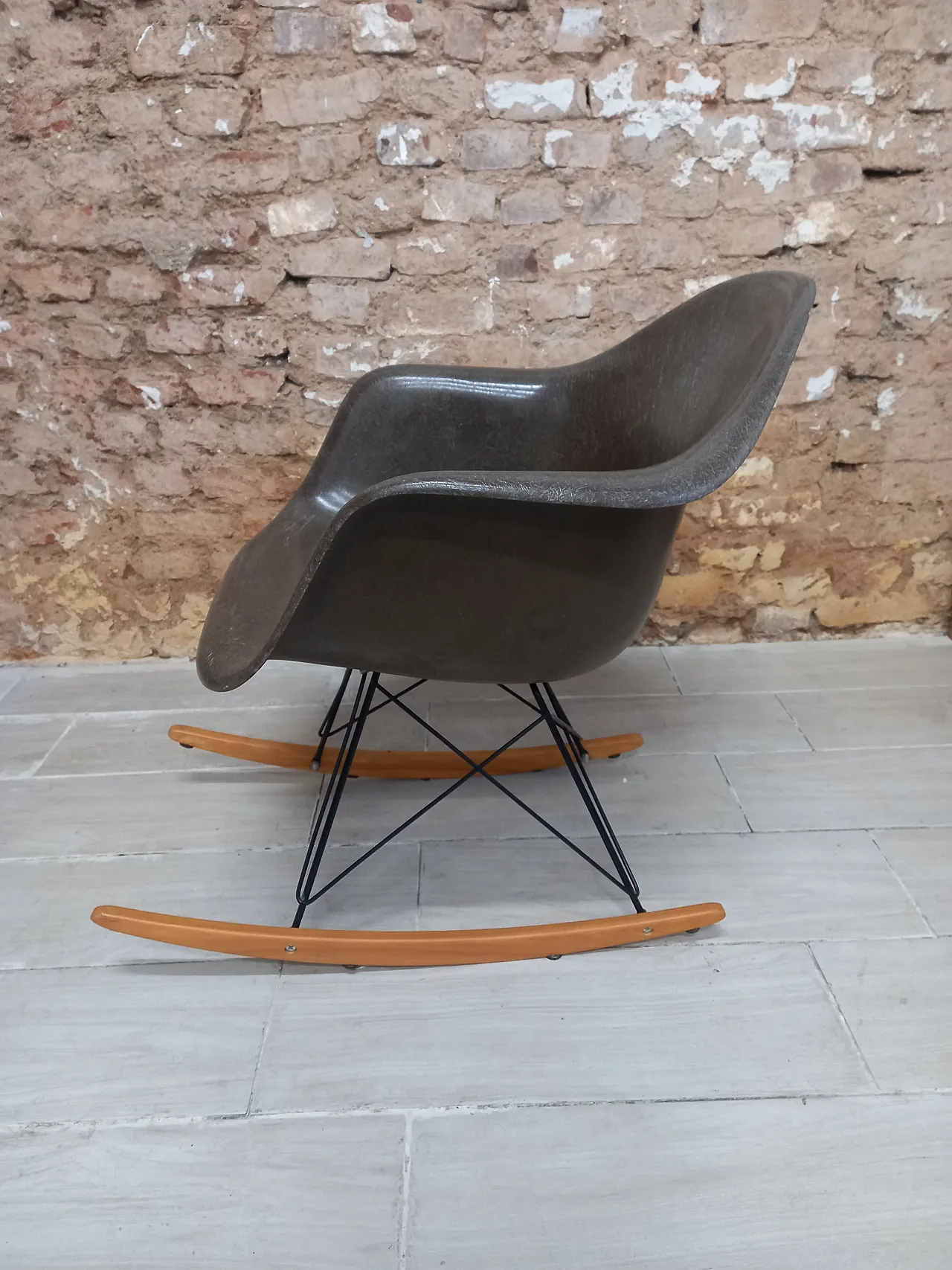 Charles Eames Vitra rocking chair 7