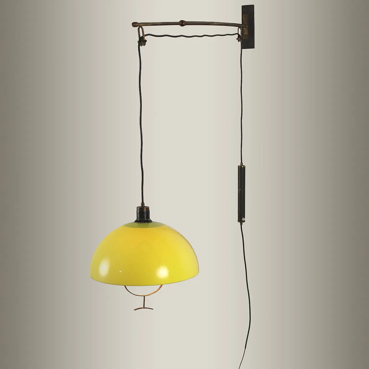 Lampada in metallo e ottone con paralume giallo, anni '60 5