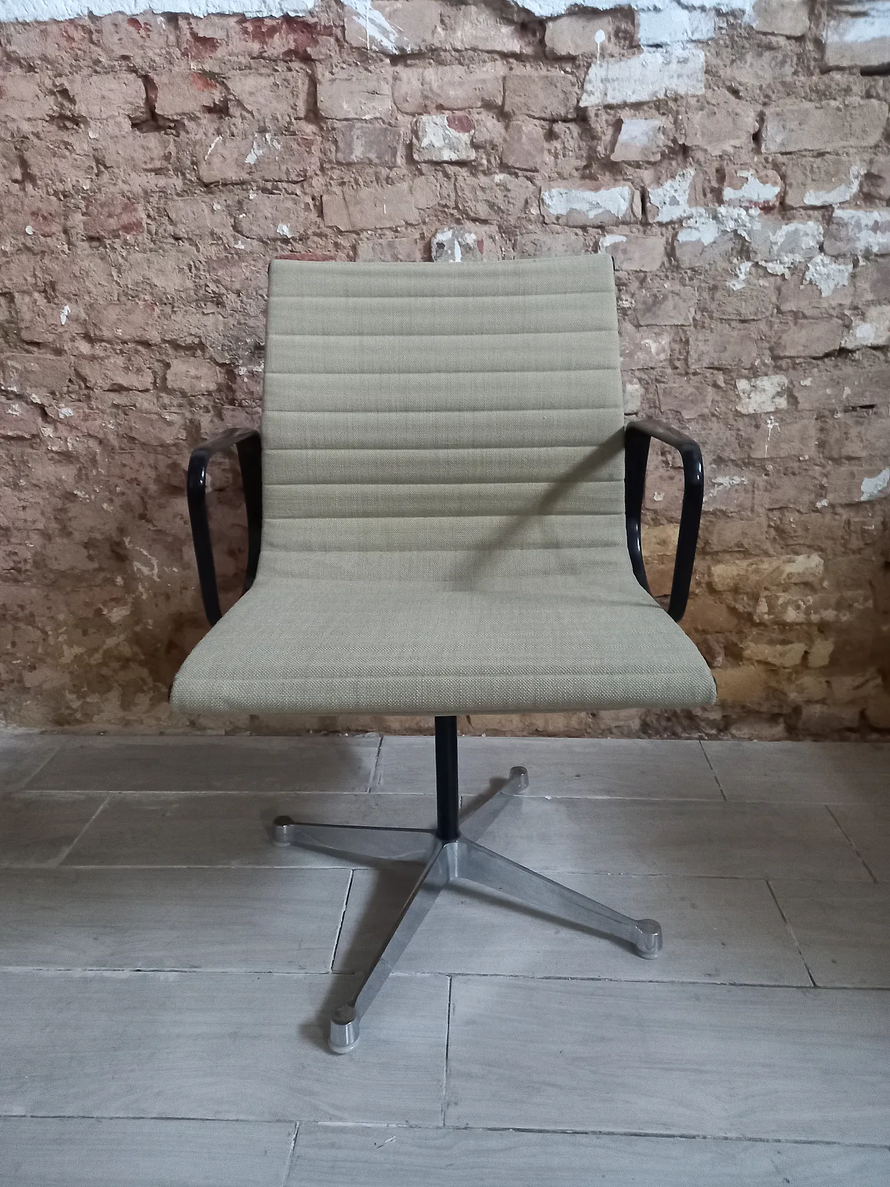 Poltroncina da ufficio Aluminium Group Charles Eames 2