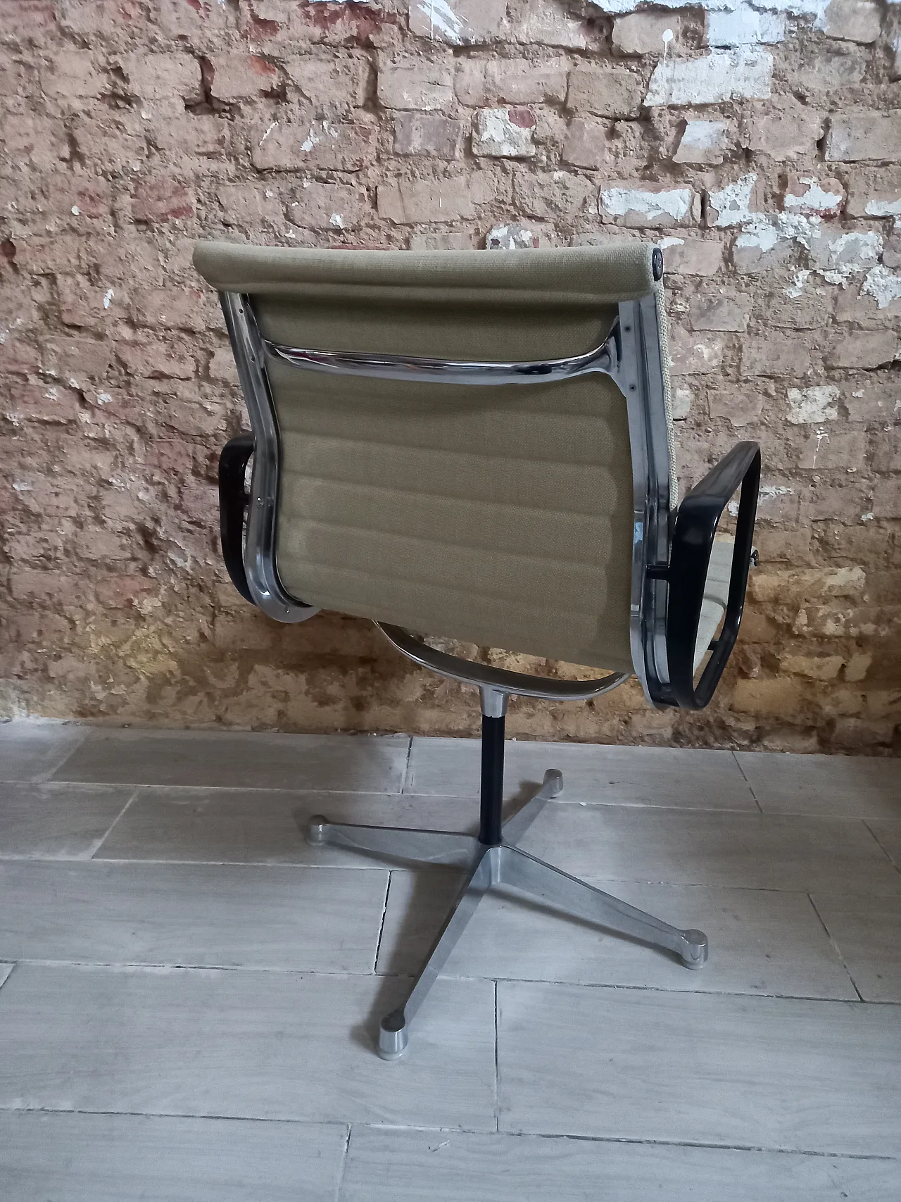 Poltroncina da ufficio Aluminium Group Charles Eames 4