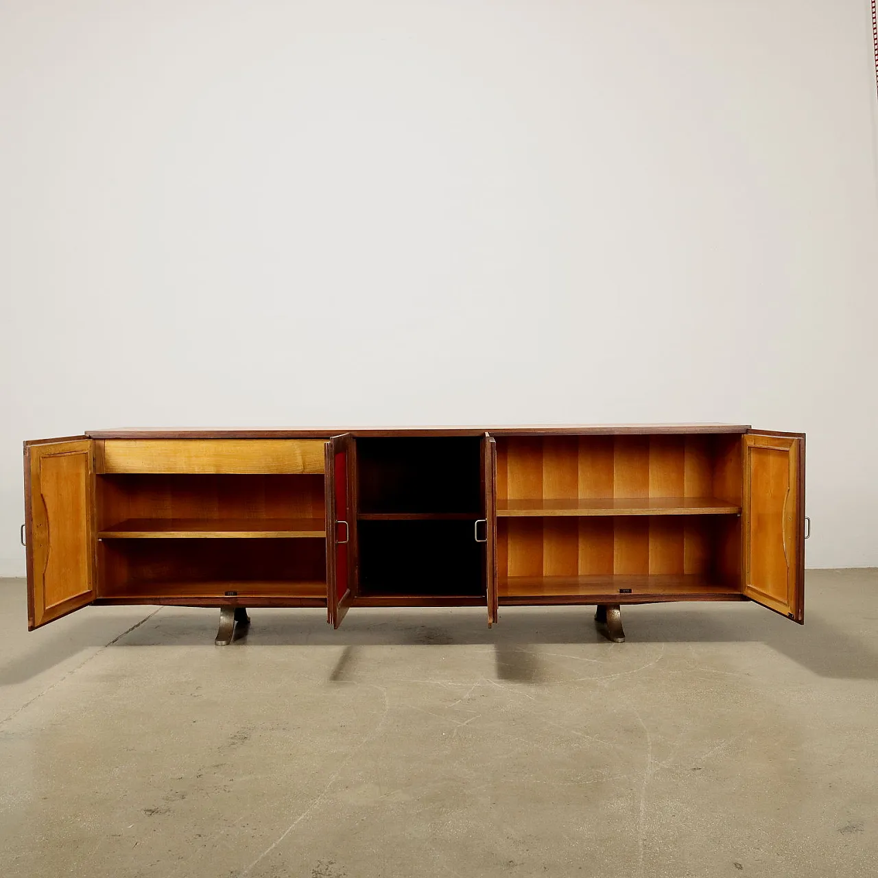 Credenza con ante a battenti attribuita a S. Mazza, anni '60 3