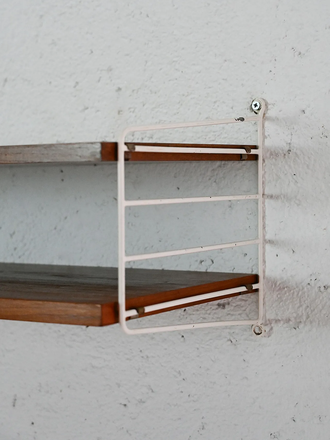 Scandinavian shelving with two shelves 3