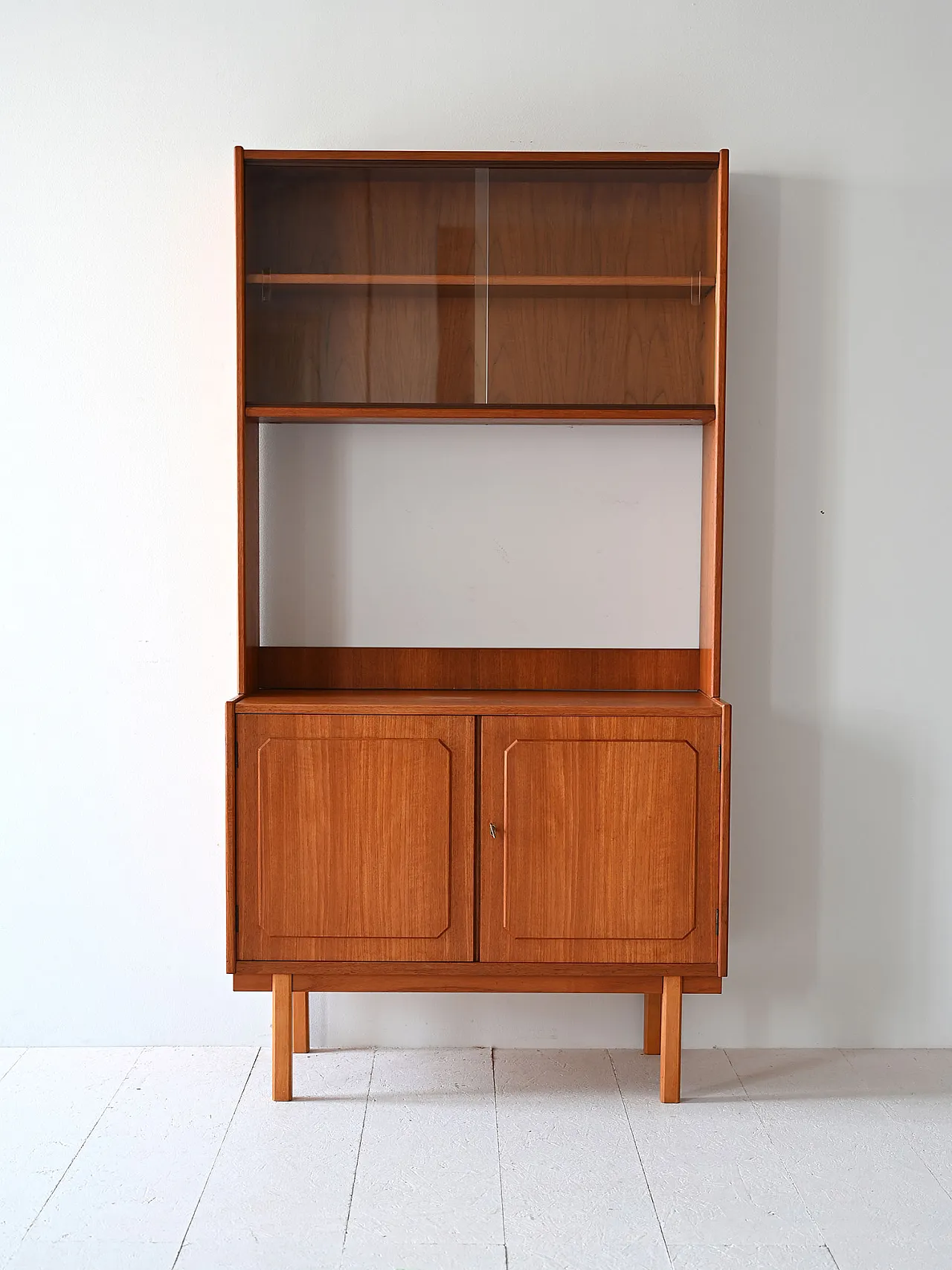 Scandinavian sideboard with display cabinet 2