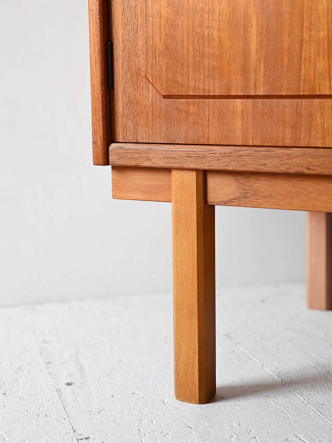 Scandinavian sideboard with display cabinet 6