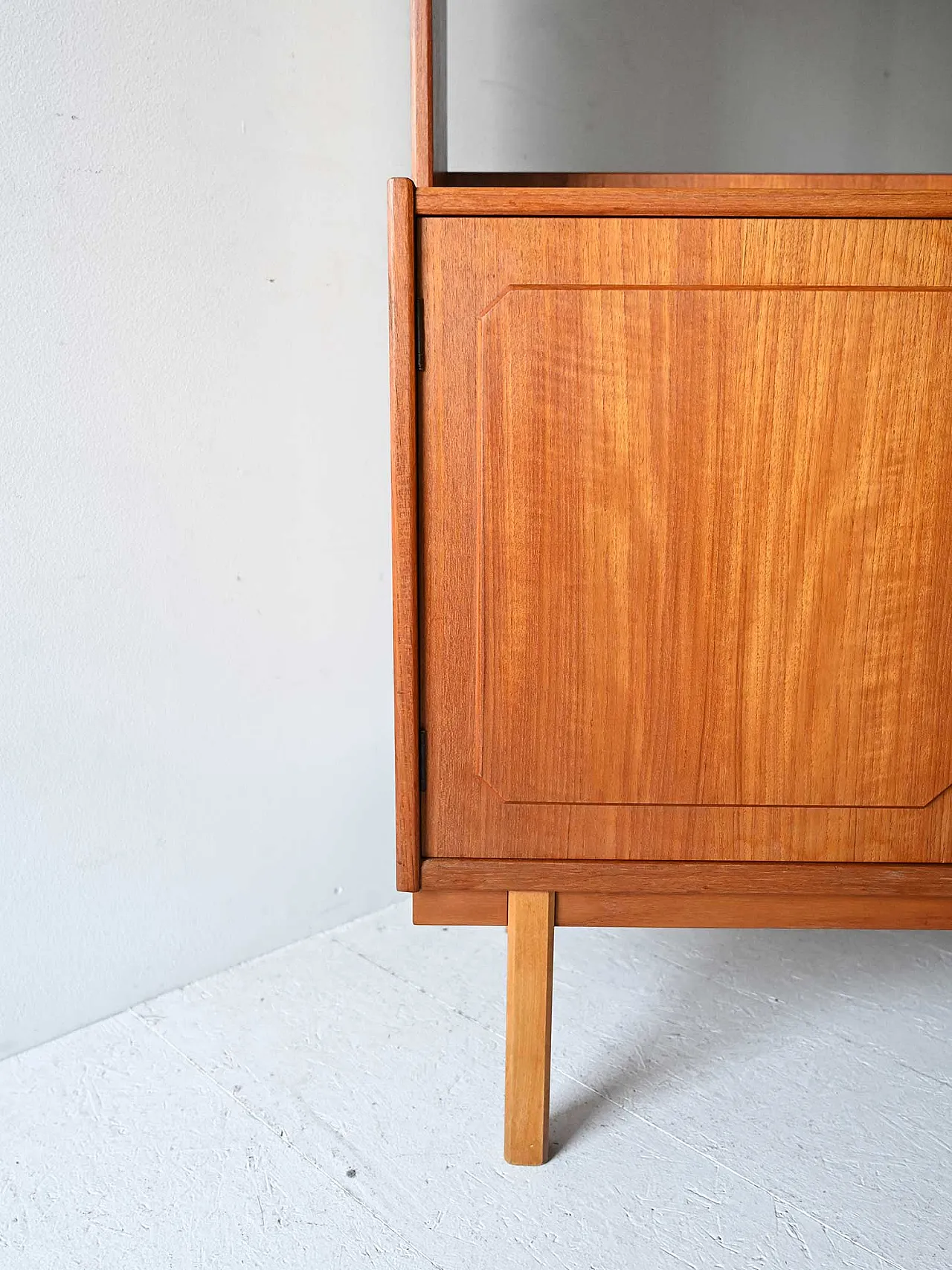 Scandinavian sideboard with display cabinet 8