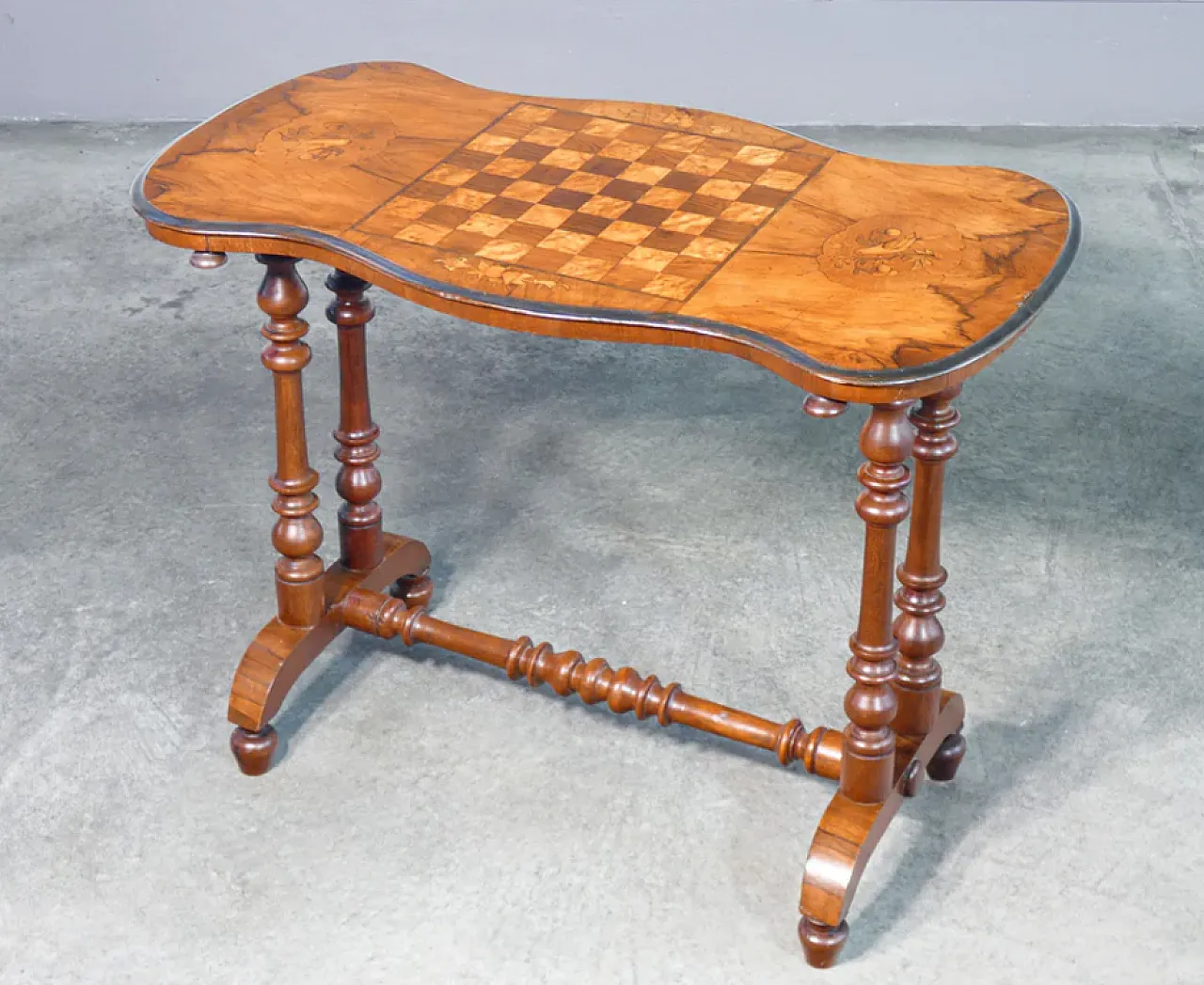 Walnut game table with chessboard, 19th century 1