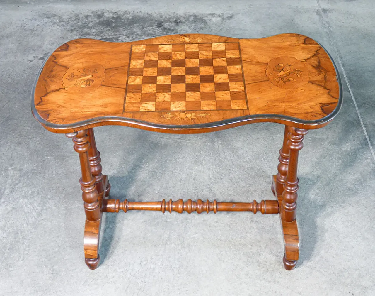 Walnut game table with chessboard, 19th century 3