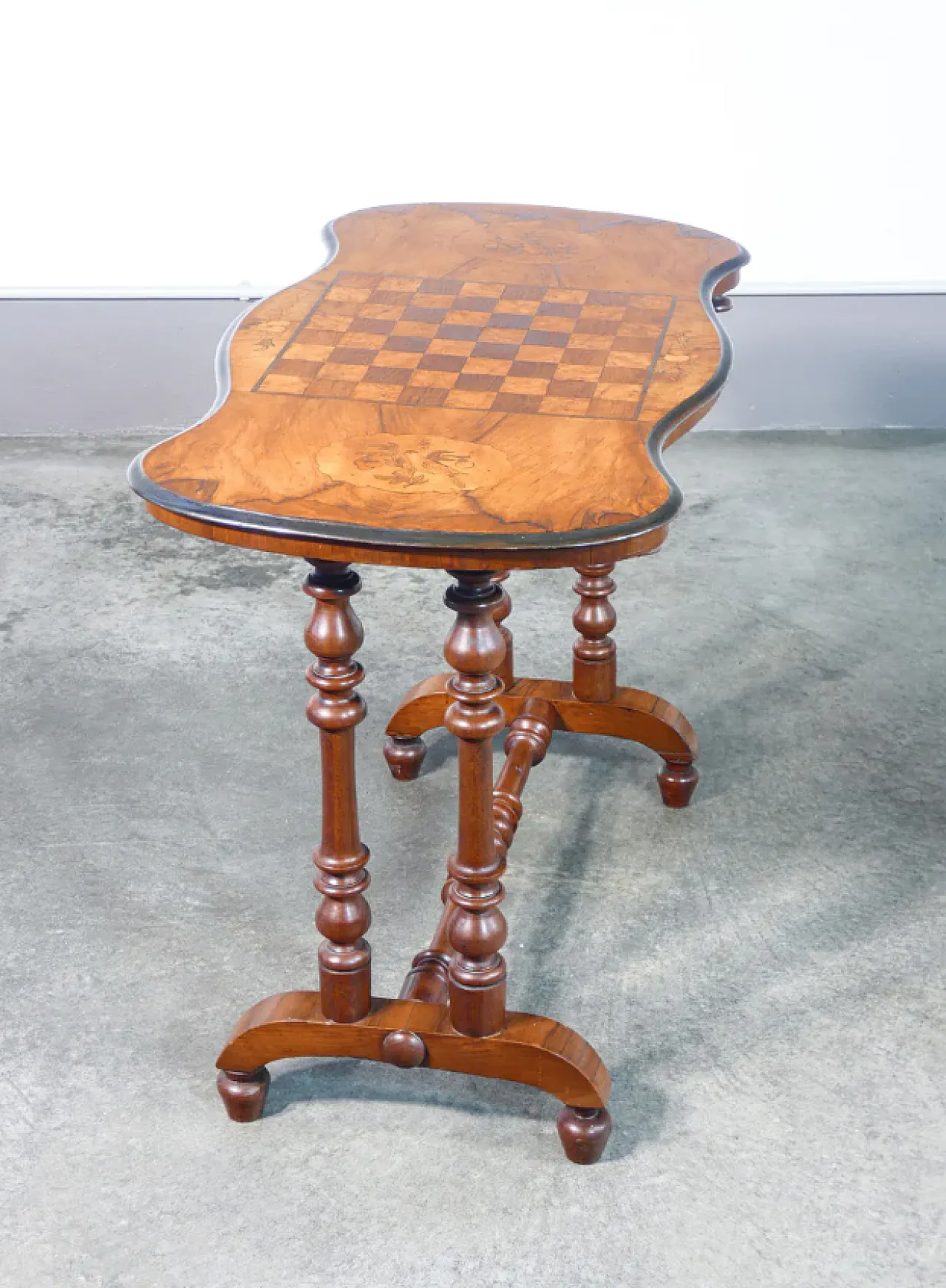 Walnut game table with chessboard, 19th century 6