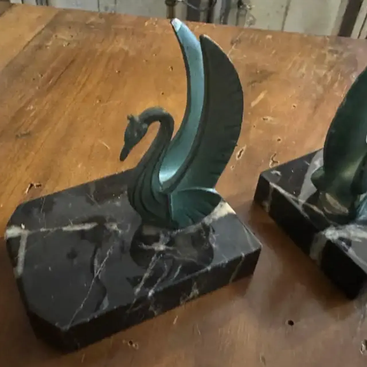 Pair of swan-shaped bookends in marble and metal, 1930s 7