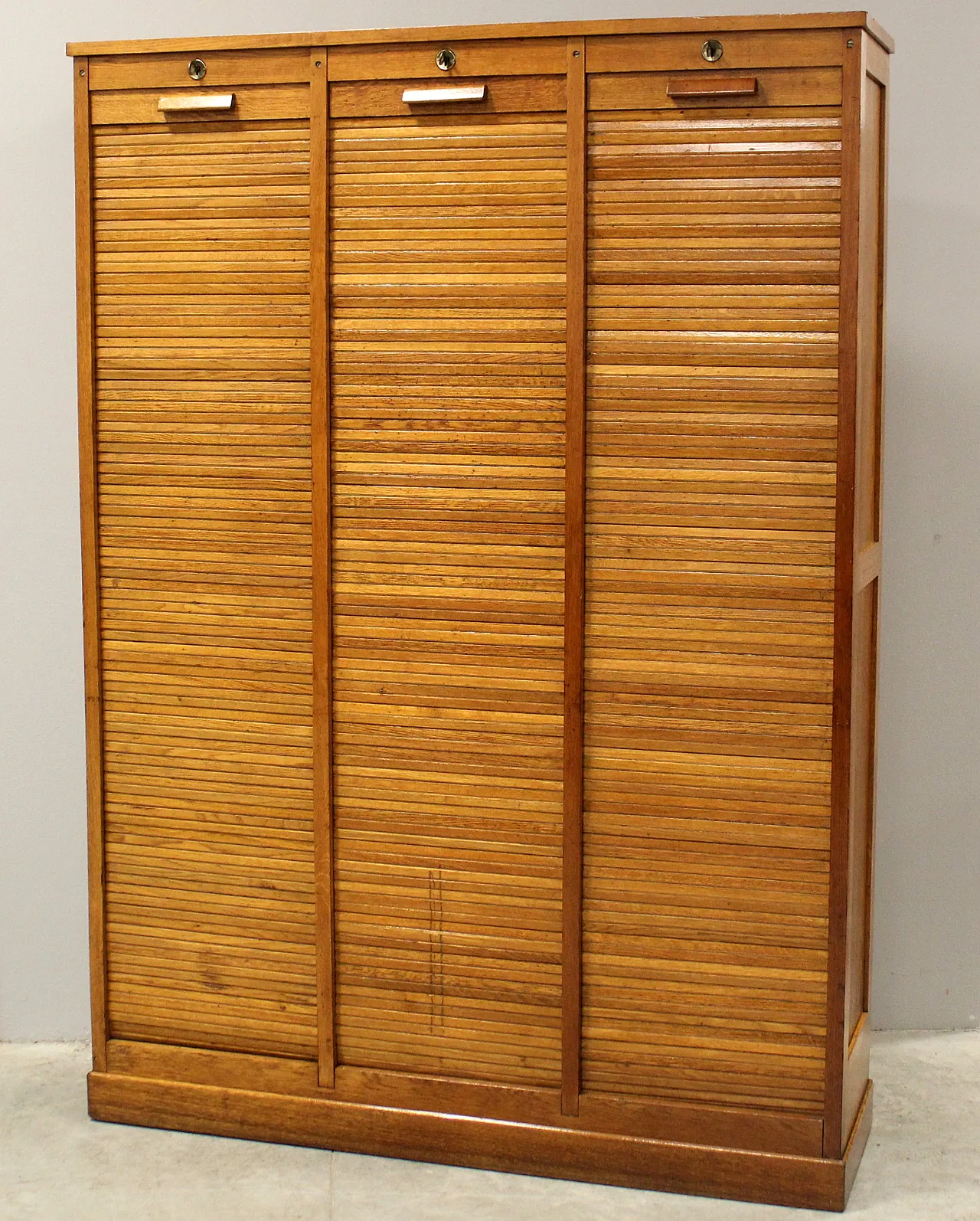 Filing cabinet with oak filing cabinet shutter, early 20th century 2