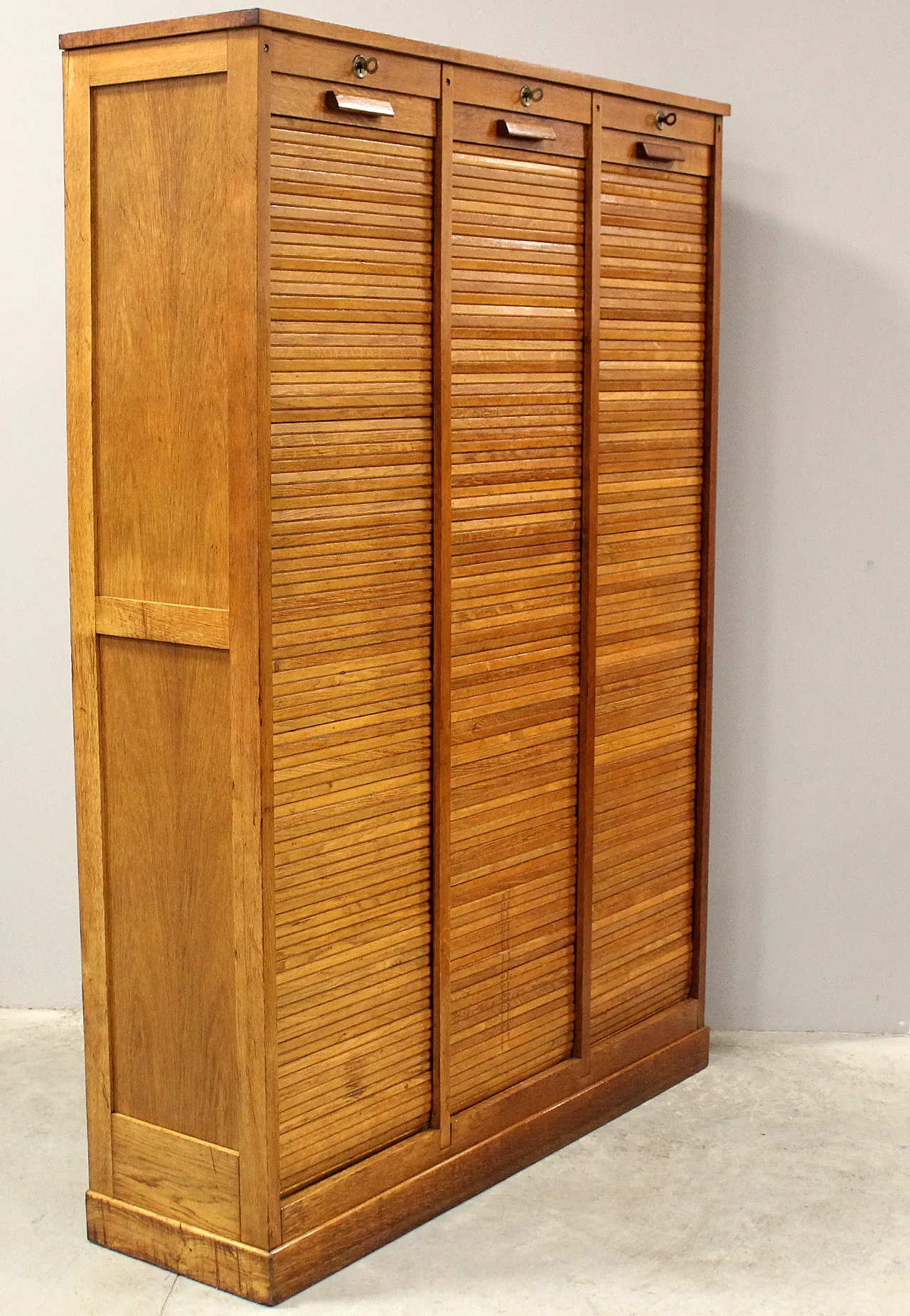 Filing cabinet with oak filing cabinet shutter, early 20th century 3