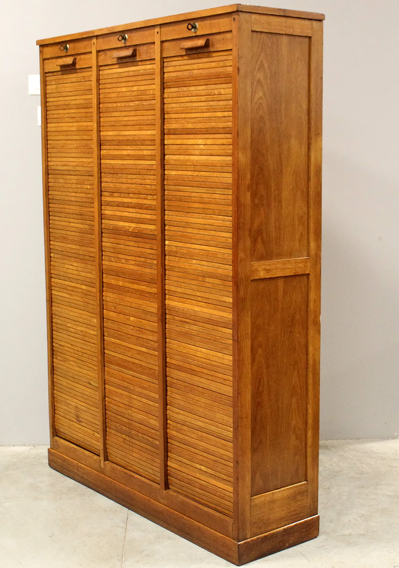 Filing cabinet with oak filing cabinet shutter, early 20th century 4