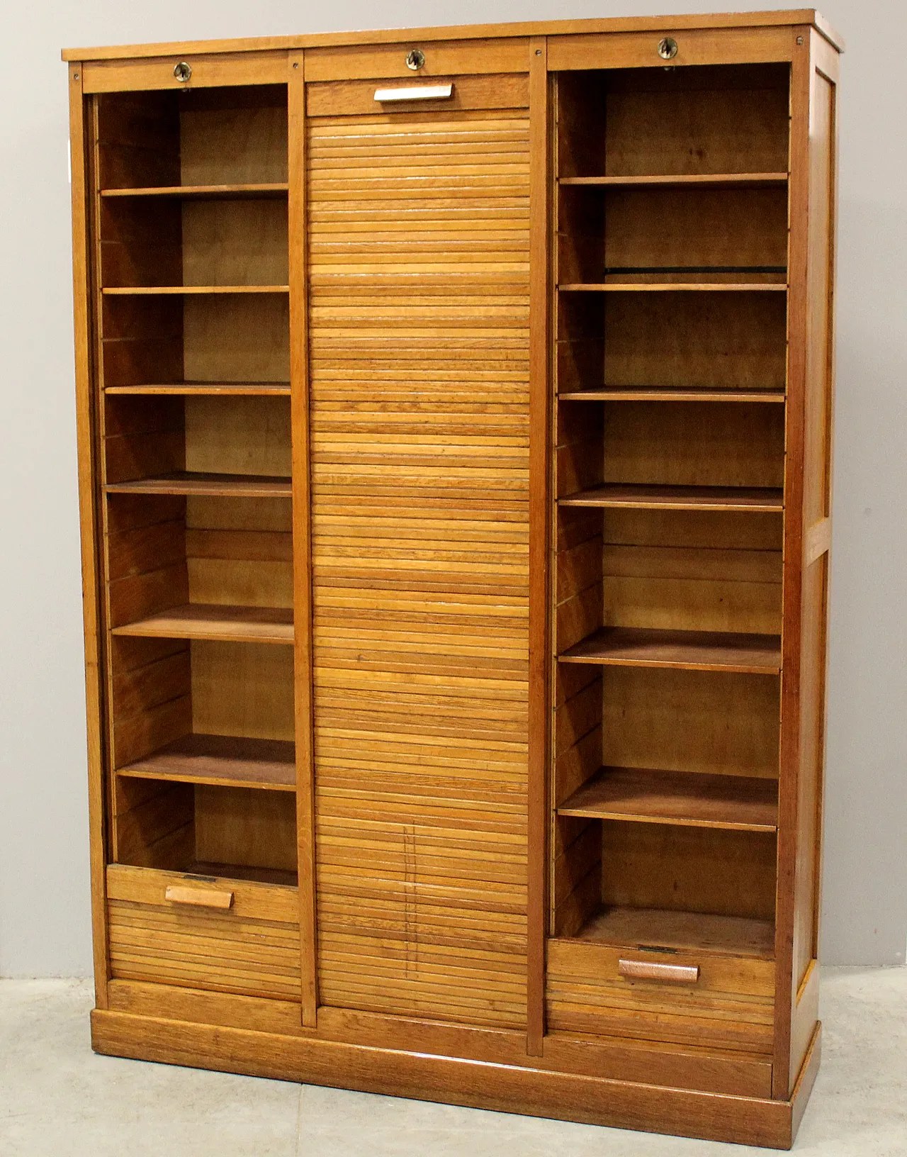 Filing cabinet with oak filing cabinet shutter, early 20th century 5