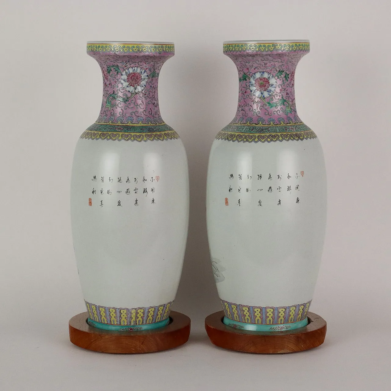 Pair of porcelain and wood vases, 20th century 9