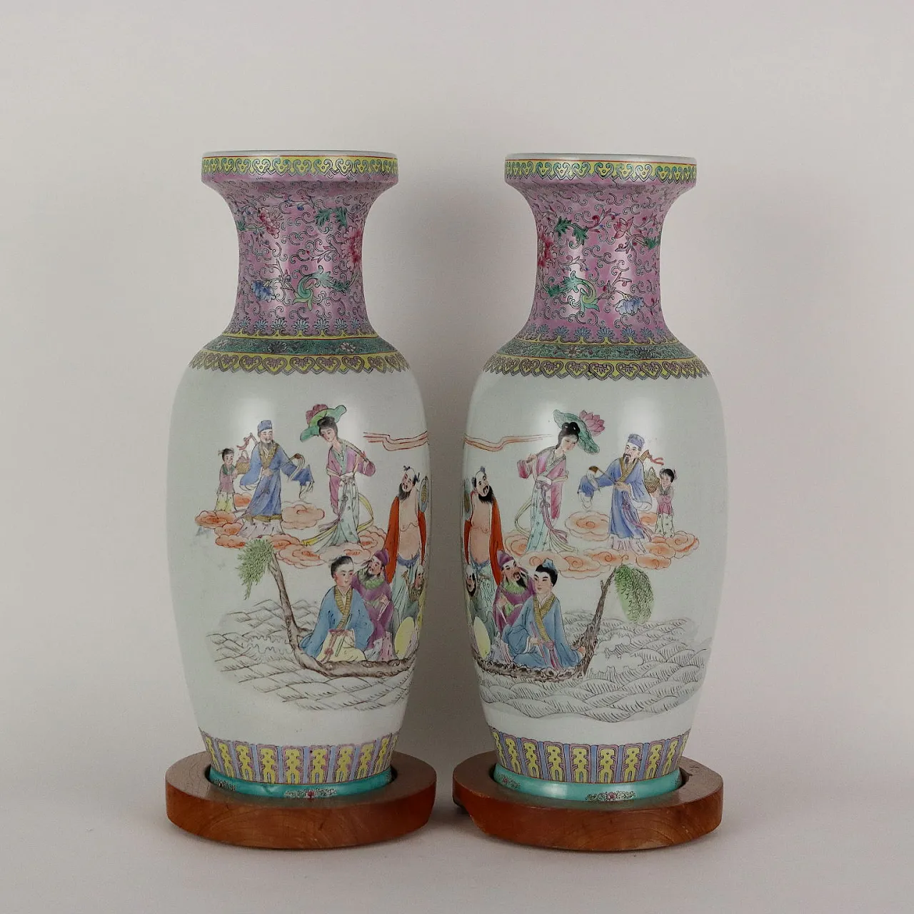 Pair of porcelain and wood vases, 20th century 10