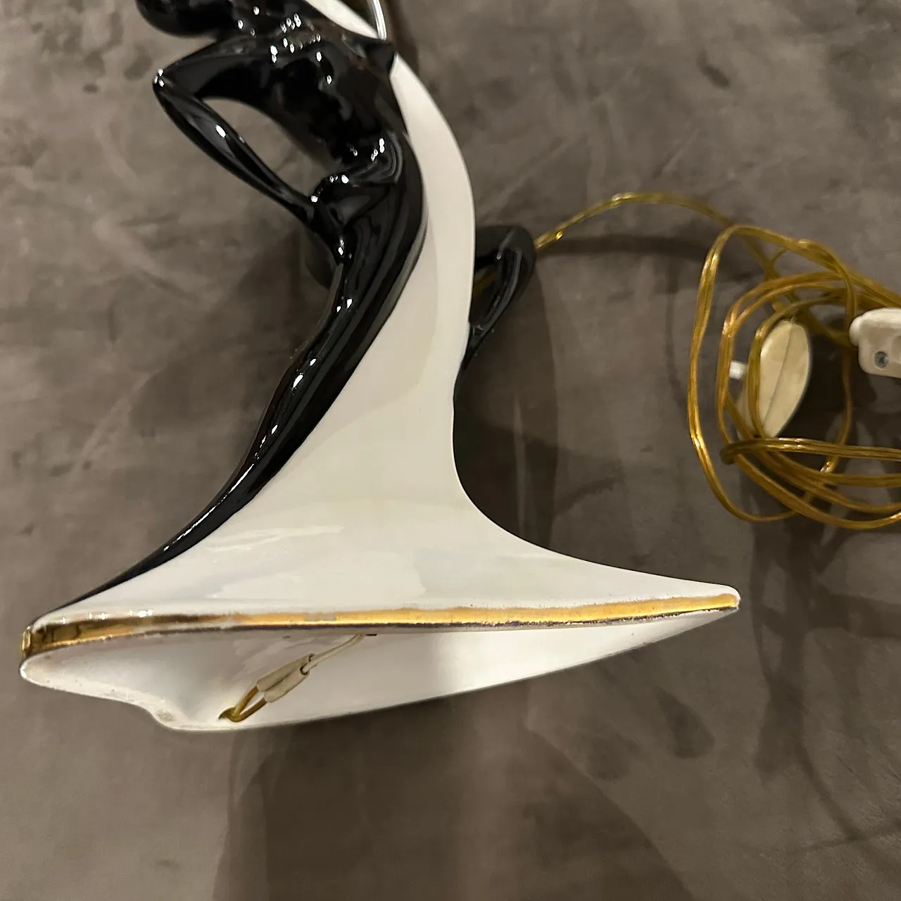 Lampada da tavolo in ceramica bianca e nera di Italo Casini, anni '60 10