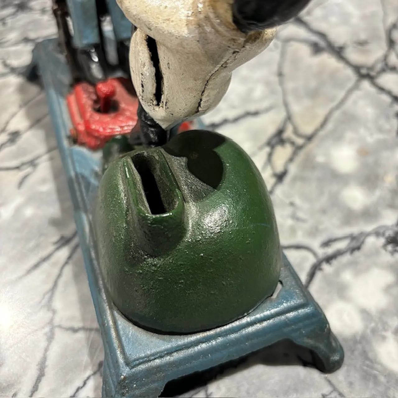 Hand-painted cast iron piggy bank with mechanical mechanism, 70s 6