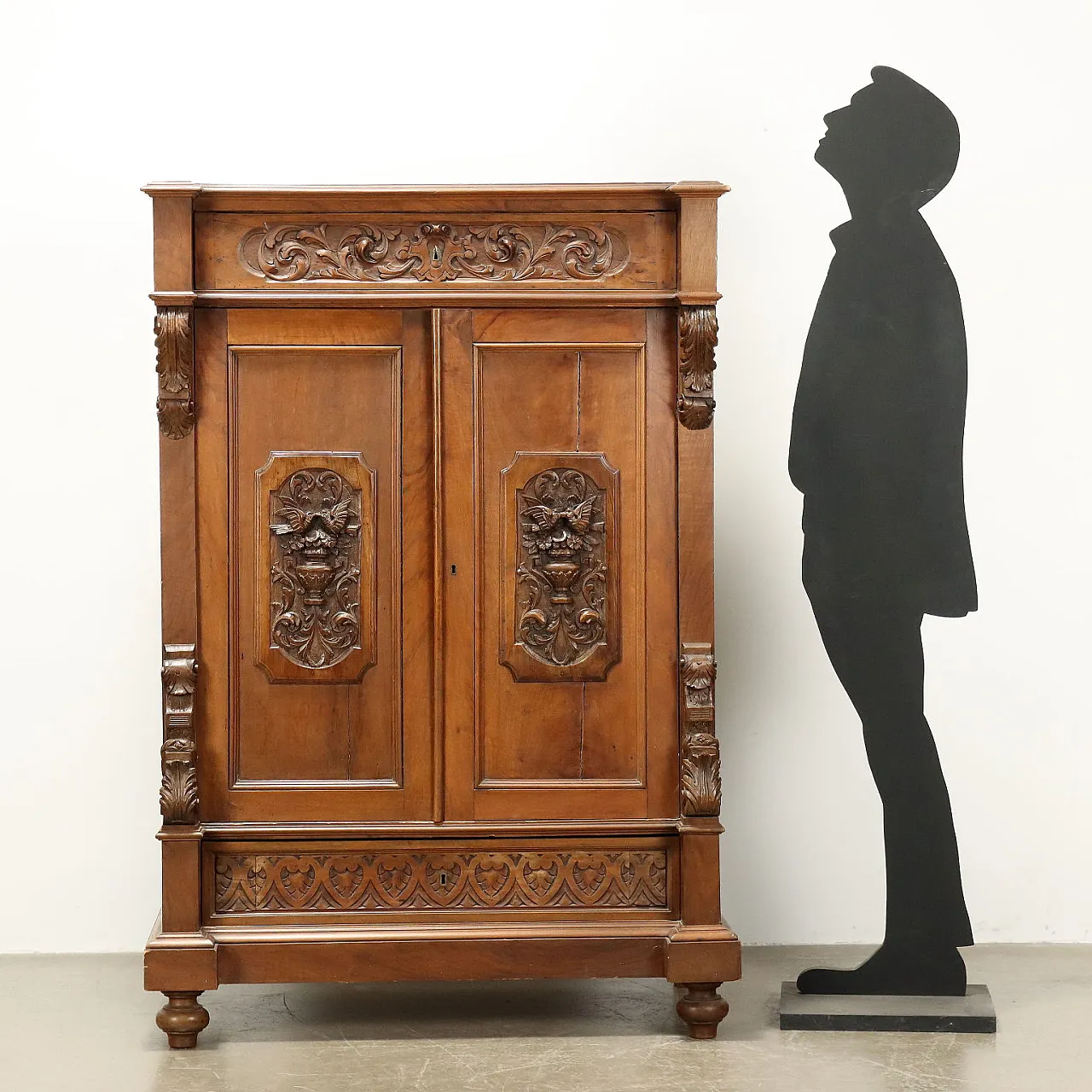 Neo-Renaissance walnut sideboard, 19th century 2