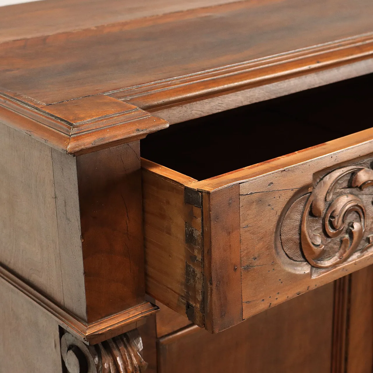 Neo-Renaissance walnut sideboard, 19th century 5