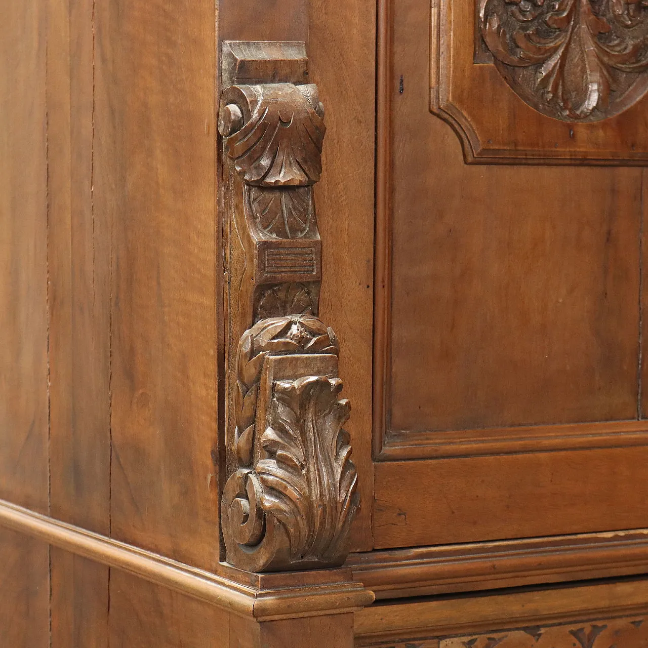 Neo-Renaissance walnut sideboard, 19th century 7