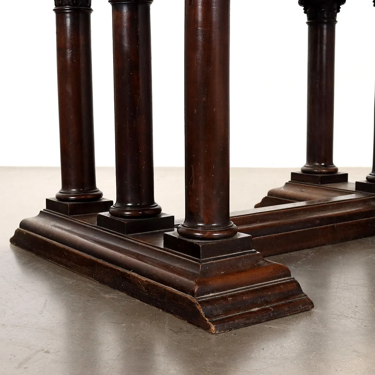 Neo-Renaissance table with walnut columns, 20th century 5